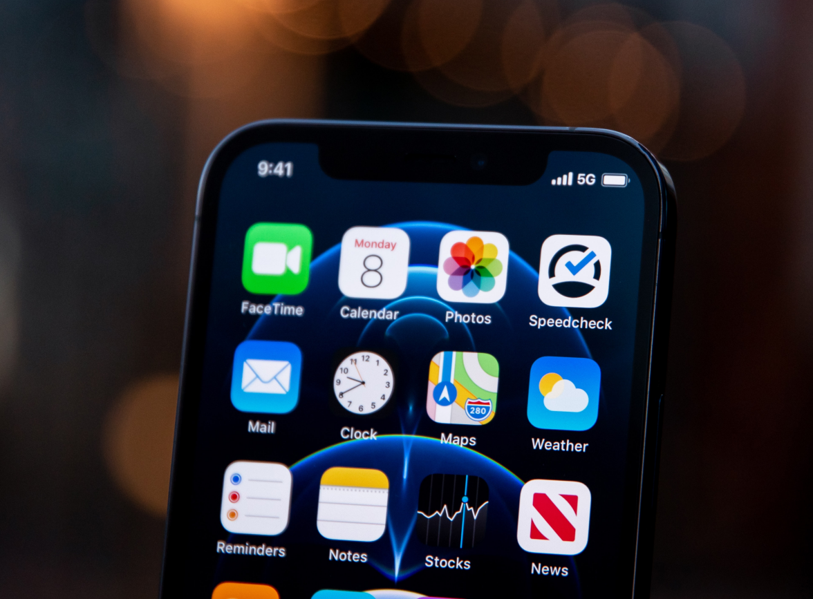 平房苹果手机维修分享为什么 iPhone 12 在冬季会自动关机 